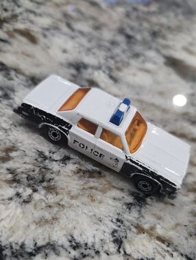 Matchbox 1977 Plymouth Gran Fury Police Traffic Cop